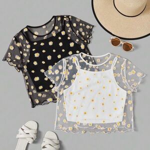 Black Daisy Pattern Crop Top